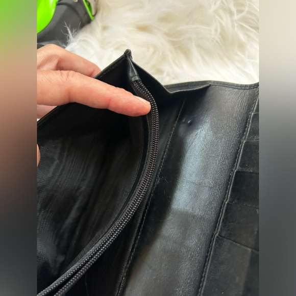 Salvatore Ferragamo Vara Black Leather Wallet - Picture 9 of 16